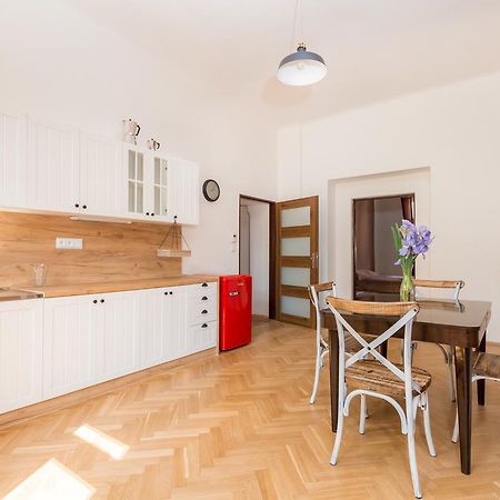 Apartment Josie Прага Экстерьер фото